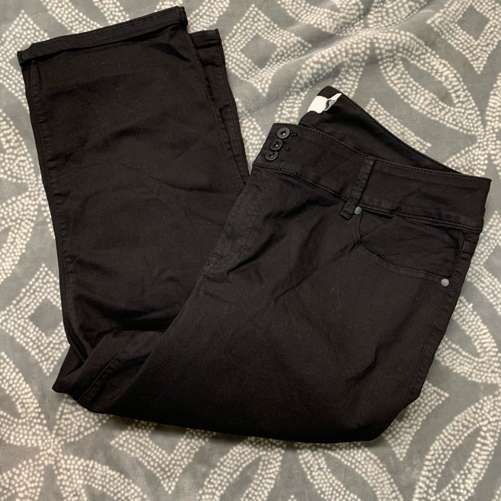 NEW Torrid super stretch black‎ crop jeans
